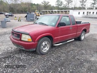 2001 GMC Sonoma SLS 1SG z VIN 1GTCS19W118232579, wystawiony jako IAAI lot #41877259 z przebiegiem 199 781 mil mil oraz . Historia ofert i sprzedaży dostępna na DreamBid. Obrazek 2.