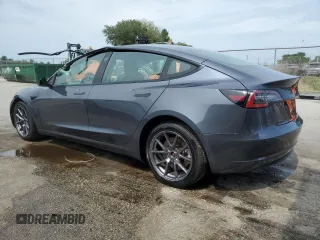2022 Tesla Model 3 z VIN 5YJ3E1EA1NF368573, wystawiony jako Copart lot #58290615 z przebiegiem 83 229 mil mil oraz Czysty tytuł • Clean title. Historia ofert i sprzedaży dostępna na DreamBid. Obrazek 2.