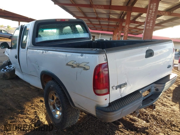 2002 Ford F-150 XL z VIN 1FTRX18L32NB45367, wystawiony jako IAAI lot #42618680 z przebiegiem 333 051 mil mil oraz . Historia ofert i sprzedaży dostępna na DreamBid. Obrazek 3.