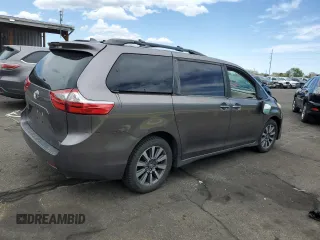 2020 Toyota Sienna XLE z VIN 5TDDZ3DC0LS242575, wystawiony jako Copart lot #54747655 z przebiegiem Nie podano mil oraz Szkoda całkowita • Salvage title. Historia ofert i sprzedaży dostępna na DreamBid. Obrazek 3.