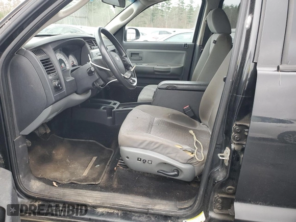 2008 Dodge Dakota SLT z VIN 1D7HW48N98S523242, wystawiony jako Copart lot #81602774 z przebiegiem 94 252 mil mil oraz Czysty tytuł • Clean title. Historia ofert i sprzedaży dostępna na DreamBid. Obrazek 7.