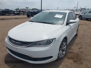 2015 Chrysler 200 S z VIN 1C3CCCBB6FN749700, wystawiony jako IAAI lot #42083999 z przebiegiem 122 143 mil mil oraz . Historia ofert i sprzedaży dostępna na DreamBid. Obrazek 2.
