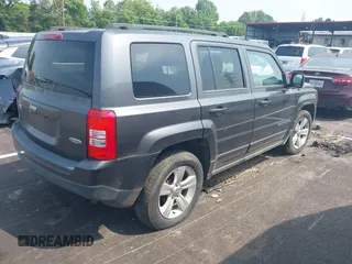 2014 Jeep Patriot Latitude z VIN 1C4NJPFA9ED763968, wystawiony jako IAAI lot #42395766 z przebiegiem 134 504 mil mil oraz . Historia ofert i sprzedaży dostępna na DreamBid. Obrazek 4.
