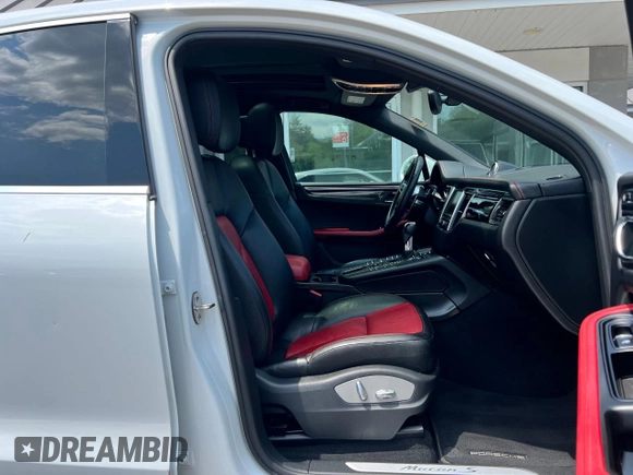 2016 Porsche Macan S with VIN WP1AB2A59GLB40365, listed as a Copart auction lot 60898695 with 192,752 mi miles and Clean title. Bid and sale history available at DreamBid. Image 5.