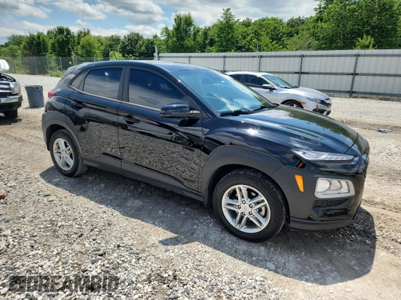 2021 Hyundai Kona SE z VIN KM8K12AA7MU726084, wystawiony jako Copart lot #58722035 z przebiegiem 71 427 mil mil oraz Szkoda całkowita • Salvage title. Historia ofert i sprzedaży dostępna na DreamBid. Obrazek 4.