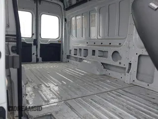 2021 Ford Transit Cargo z VIN 1FTBR3X80MKA03860, wystawiony jako IAAI lot #42102090 z przebiegiem 41 490 mil mil oraz . Historia ofert i sprzedaży dostępna na DreamBid. Obrazek 8.