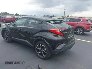 2021 Toyota C-HR LE z VIN NMTKHMBX3MR127202, wystawiony jako IAAI lot #42188312 z przebiegiem 54 029 mil mil oraz . Historia ofert i sprzedaży dostępna na DreamBid. Obrazek 3.