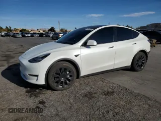 2022 Tesla Model Y Long Range z VIN 7SAYGDEEXNF408169, wystawiony jako Copart lot #50495545 z przebiegiem 61 029 mil mil oraz Szkody całkowita. Historia ofert i sprzedaży dostępna na DreamBid. Obrazek 1.
