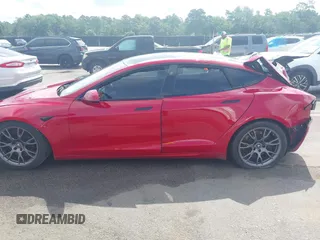 2021 Tesla Model S Plaid z VIN 5YJSA1E69MF439987, wystawiony jako IAAI lot #42496725 z przebiegiem 25 mil mil oraz . Historia ofert i sprzedaży dostępna na DreamBid. Obrazek 14.