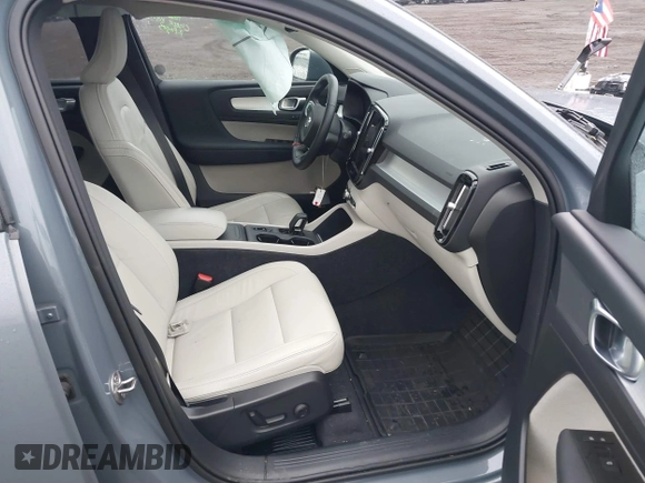 2022 Volvo XC40 Momentum с VIN YV4162UK4N2742114, выставлен на аукционе IAAI как лот 41465820 с пробегом 13 833 миль миль и . История ставок и продаж доступна на DreamBid. Изображение 5.