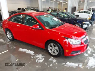 2014 Chevrolet Cruze 1LT z VIN 1G1PC5SB1E7136808, wystawiony jako IAAI lot #41253898 z przebiegiem 40 008 mil mil oraz . Historia ofert i sprzedaży dostępna na DreamBid. Obrazek 1.