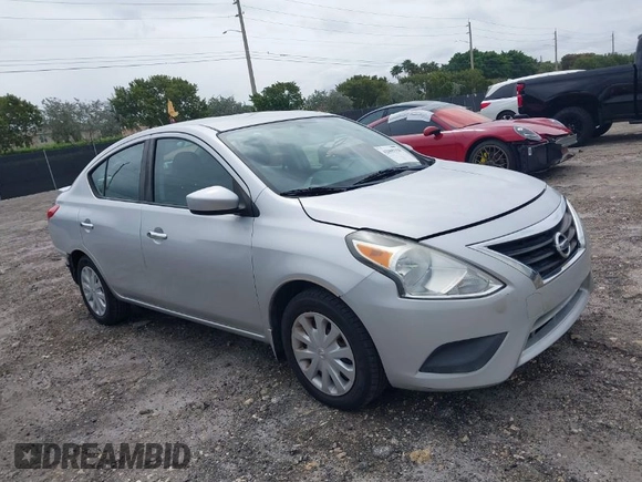 2016 Nissan Versa S z VIN 3N1CN7AP8GL883199, wystawiony jako IAAI lot #42005328 z przebiegiem 40 659 mil mil oraz . Historia ofert i sprzedaży dostępna na DreamBid. Obrazek 1.