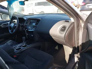 2016 Nissan Pathfinder S with VIN 5N1AR2MM1GC637454, listed as a IAAI auction lot 41640789 with 133,016 mi miles. Bid and sale history available at carsss.com. Image 5.