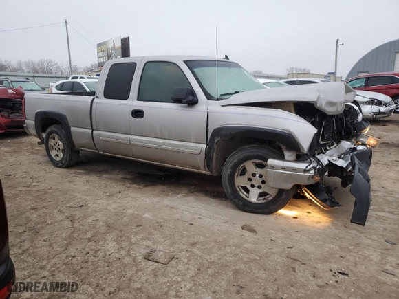 2006 Chevrolet Silverado 1500 LT1 with VIN 1GCEC19Z46Z205152, listed as a Copart auction lot 44175485 with 211,695 mi miles and Salvage Title. Bid and sale history available at carsss.com. Image 4.