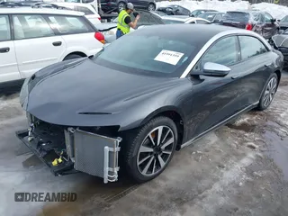 2023 Lucid Air Grand Touring z VIN 50EA1GBA6PA005316, wystawiony jako IAAI lot #41591359 z przebiegiem 4571 mil mil oraz . Historia ofert i sprzedaży dostępna na DreamBid. Obrazek 23.