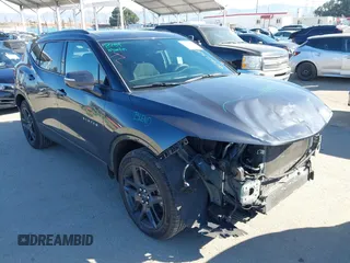 2021 Chevrolet Blazer LT z VIN 3GNKBCR43MS554259, wystawiony jako IAAI lot #41625832 z przebiegiem 47 626 mil mil oraz . Historia ofert i sprzedaży dostępna na DreamBid. Obrazek 1.