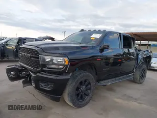 2022 Ram 2500 Big Horn z VIN 3C6UR5DL8NG125542, wystawiony jako IAAI lot #41881676 z przebiegiem 55 332 mil mil oraz . Historia ofert i sprzedaży dostępna na DreamBid. Obrazek 19.