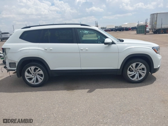 2022 Volkswagen Atlas 3.6L V6 SE w/Technology with VIN 1V2WR2CA2NC524674, listed as a IAAI auction lot 42116089 with 55,598 mi miles. Bid and sale history available at carsss.com. Image 13.