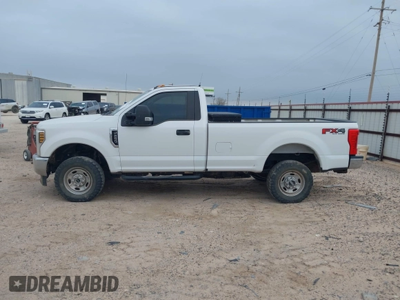 2019 Ford Super Duty F-250 SRW XL with VIN 1FTBF2B62KED26134, listed as a IAAI auction lot 41908568 with 114,259 mi miles. Bid and sale history available at carsss.com. Image 14.