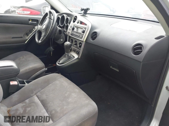 2006 Toyota Matrix STD z VIN 2T1KR32E96C579254, wystawiony jako IAAI lot #42510755 z przebiegiem 226 066 mil mil oraz . Historia ofert i sprzedaży dostępna na DreamBid. Obrazek 5.