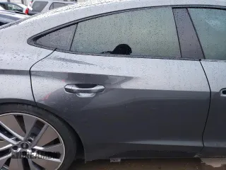 2022 Audi e-tron GT Prestige z VIN WAUEJBFWXN7005938, wystawiony jako Copart lot #72659842 z przebiegiem Nie podano mil oraz . Historia ofert i sprzedaży dostępna na DreamBid. Obrazek 10.