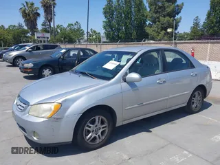 2004 Kia Spectra LX z VIN KNAFE122145036611, wystawiony jako IAAI lot #42490340 z przebiegiem 219 316 mil mil oraz . Historia ofert i sprzedaży dostępna na DreamBid. Obrazek 6.