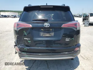 2018 Toyota RAV4 XLE z VIN 2T3RFREV4JW812199, wystawiony jako Copart lot #58485725 z przebiegiem 96 576 mil mil oraz Szkoda całkowita • Salvage title. Historia ofert i sprzedaży dostępna na DreamBid. Obrazek 6.