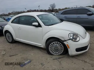 2014 Volkswagen Beetle 2.5L w/Sun with VIN 3VWJP7AT8EM621487, listed as a Copart auction lot 83106354 with 75,381 mi miles and Salvage Title. Bid and sale history available at DreamBid. Image 4.