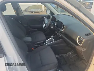 2024 Hyundai Venue SE with VIN KMHRB8A3XRU288751, listed as a Copart auction lot 88154795 with 9,233 mi miles and Clean Title. Bid and sale history available at DreamBid. Image 5.