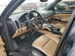 2017 Porsche Cayenne S z VIN WP1AB2A20HLA53039, wystawiony jako Copart lot #85044834 z przebiegiem 56 737 mil mil oraz Szkody całkowita. Historia ofert i sprzedaży dostępna na DreamBid. Obrazek 7.