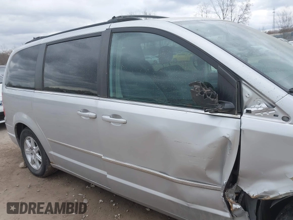 2010 Chrysler Town & Country Touring with VIN 2A4RR5D1XAR195748, listed as a IAAI auction lot 42029882 with 136,905 mi miles. Bid and sale history available at carsss.com. Image 13.