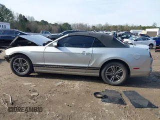2013 Ford Mustang V6 z VIN 1ZVBP8EM9D5236439, wystawiony jako IAAI lot #41332666 z przebiegiem 156 371 mil mil oraz . Historia ofert i sprzedaży dostępna na DreamBid. Obrazek 14.