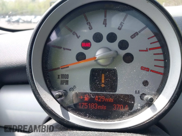 2008 MINI Hardtop with VIN WMWMF33508TU65961, listed as a IAAI auction lot 42156834 with 175,183 mi miles and . Bid and sale history available at DreamBid. Image 7.