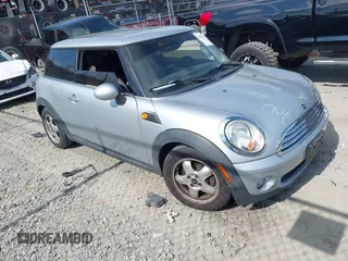 2010 MINI Hardtop с VIN WMWMF3C52ATZ21447, выставлен на аукционе IAAI как лот 42597516 с пробегом 120 000 миль миль и . История ставок и продаж доступна на DreamBid. Изображение 1.
