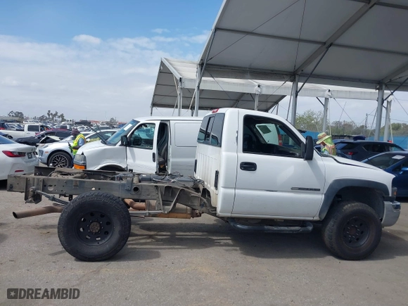 2006 GMC Sierra 2500HD Work Truck with VIN 1GTHC24U36E260455, listed as a IAAI auction lot 41753820 with 1 mi miles. Bid and sale history available at carsss.com. Image 12.