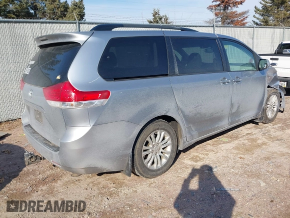 2013 Toyota Sienna XLE AAS with VIN 5TDYK3DC1DS391293, listed as a IAAI auction lot 41694041 with 181,913 mi miles. Bid and sale history available at carsss.com. Image 4.