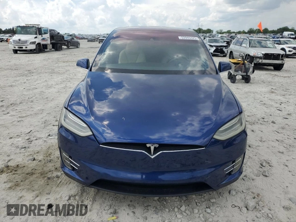 2016 Tesla Model X 70D z VIN 5YJXCBE27GF007972, wystawiony jako Copart lot #53945325 z przebiegiem 83 395 mil mil oraz Szkody całkowita. Historia ofert i sprzedaży dostępna na DreamBid. Obrazek 5.