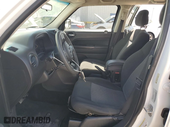 2015 Jeep Patriot Sport z VIN 1C4NJPBB8FD110354, wystawiony jako Copart lot #55508795 z przebiegiem 120 470 mil mil oraz Szkoda całkowita • Salvage title. Historia ofert i sprzedaży dostępna na DreamBid. Obrazek 7.