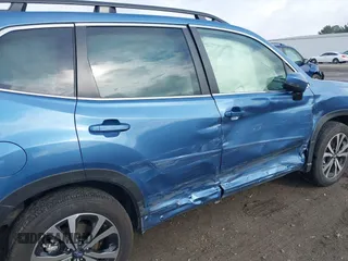 2024 Subaru Forester Limited with VIN JF2SKALCXRH416653, listed as a IAAI auction lot 40906376 with 8,911 mi miles. Bid and sale history available at carsss.com. Image 17.