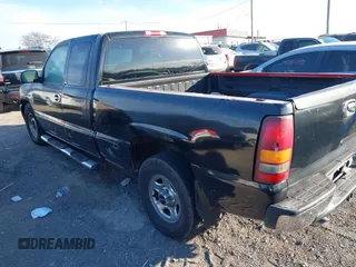 2000 GMC New Sierra 1500 SL with VIN 2GTEC19VXY1378408, listed as a IAAI auction lot 41385643 with 267,139 mi miles. Bid and sale history available at carsss.com. Image 3.