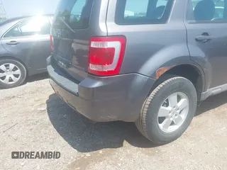 2009 Ford Escape XLS z VIN 1FMCU02729KC33600, wystawiony jako IAAI lot #42469557 z przebiegiem 185 605 mil mil oraz . Historia ofert i sprzedaży dostępna na DreamBid. Obrazek 6.