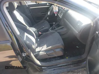 2008 Volkswagen Jetta S z VIN 3VWJM71K88M021296, wystawiony jako IAAI lot #42083787 z przebiegiem 170 777 mil mil oraz . Historia ofert i sprzedaży dostępna na DreamBid. Obrazek 5.