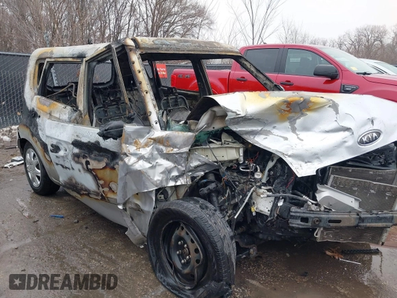 2011 Kia Soul with VIN KNDJT2A14B7284256, listed as a IAAI auction lot 41447588 with 1 mi miles. Bid and sale history available at carsss.com. Image 6.