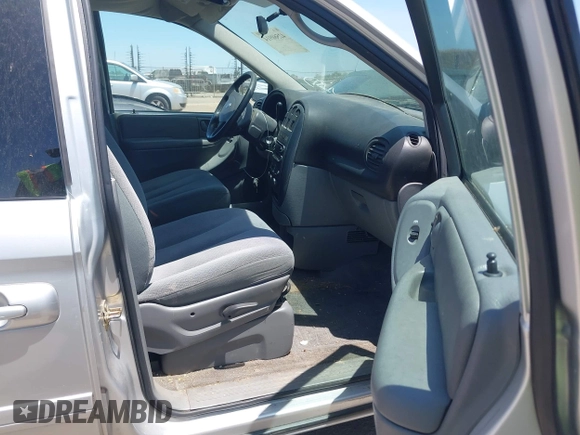 2005 Dodge Caravan SXT with VIN 2D4GP44L55R374299, listed as a IAAI auction lot 42560914 with 237,568 mi miles and . Bid and sale history available at DreamBid. Image 5.