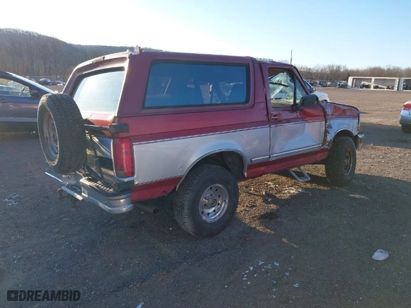 1996 Ford Bronco XL with VIN 1FMEU15N8TLA78223, listed as a IAAI auction lot 41282315 with 212,299 mi miles. Bid and sale history available at carsss.com. Image 4.