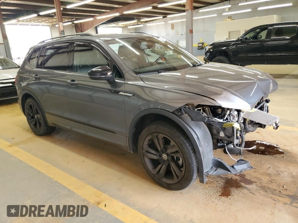 2023 Volkswagen Tiguan SE R-Line Black with VIN 3VV8B7AX6PM101974, listed as a Copart auction lot 60465795 with 29,464 mi miles and Salvage title. Bid and sale history available at DreamBid. Image 4.