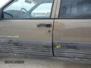 1998 Jeep Grand Cherokee Laredo with VIN 1J4GZ58S6WC137968, listed as a Copart auction lot 84083454 with 0 mi miles and Non Repairable. Bid and sale history available at carsss.com. Image 13.