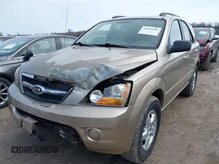 2009 Kia Sorento LX with VIN KNDJC735X95873640, listed as a IAAI auction lot 41918106 with 120,179 mi miles. Bid and sale history available at carsss.com. Image 2.