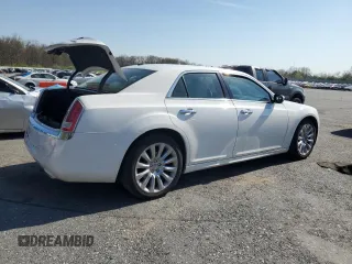 2014 Chrysler 300 z VIN 2C3CCAAG5EH343013, wystawiony jako Copart lot #54422505 z przebiegiem 86 036 mil mil oraz Szkody całkowita. Historia ofert i sprzedaży dostępna na DreamBid. Obrazek 3.