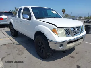 2007 Nissan Frontier Nismo z VIN 1N6AD06W27C439145, wystawiony jako IAAI lot #42414658 z przebiegiem 134 452 mil mil oraz . Historia ofert i sprzedaży dostępna na DreamBid. Obrazek 1.